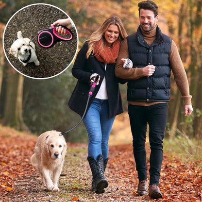 couple balade chien avec laisse pour chien enrouleur