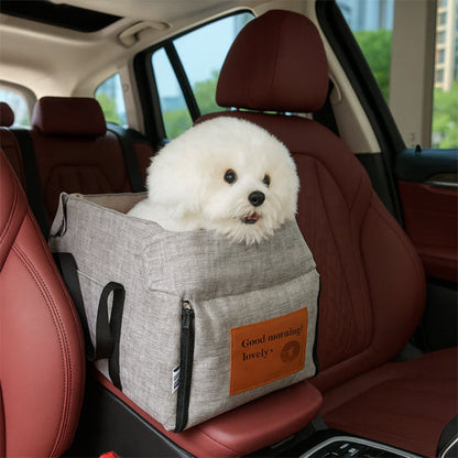 petit chien dans sac de transport pour chien
