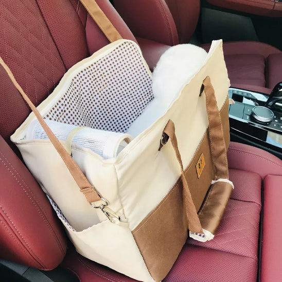 sac transport chien marron sur siege auto