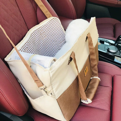 sac transport chien marron sur siege auto